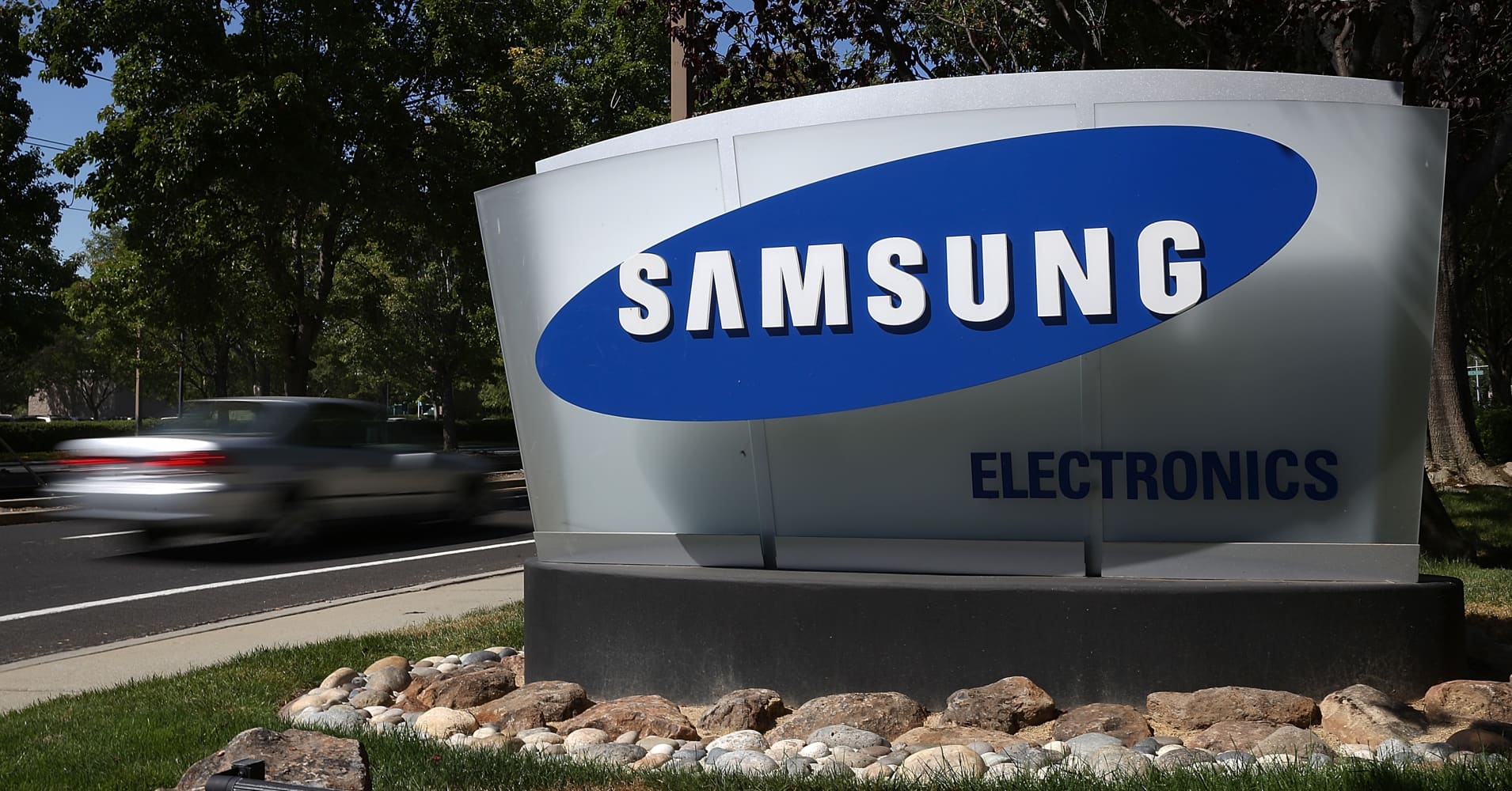 Samsung plans to venture into  self-driving technology - Times of India