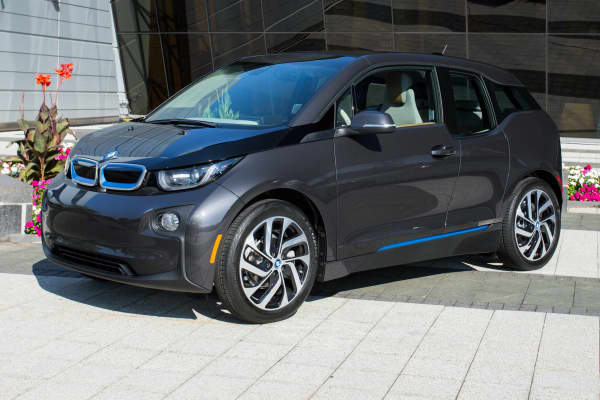 Solar Installer provides electric BMW buyers
