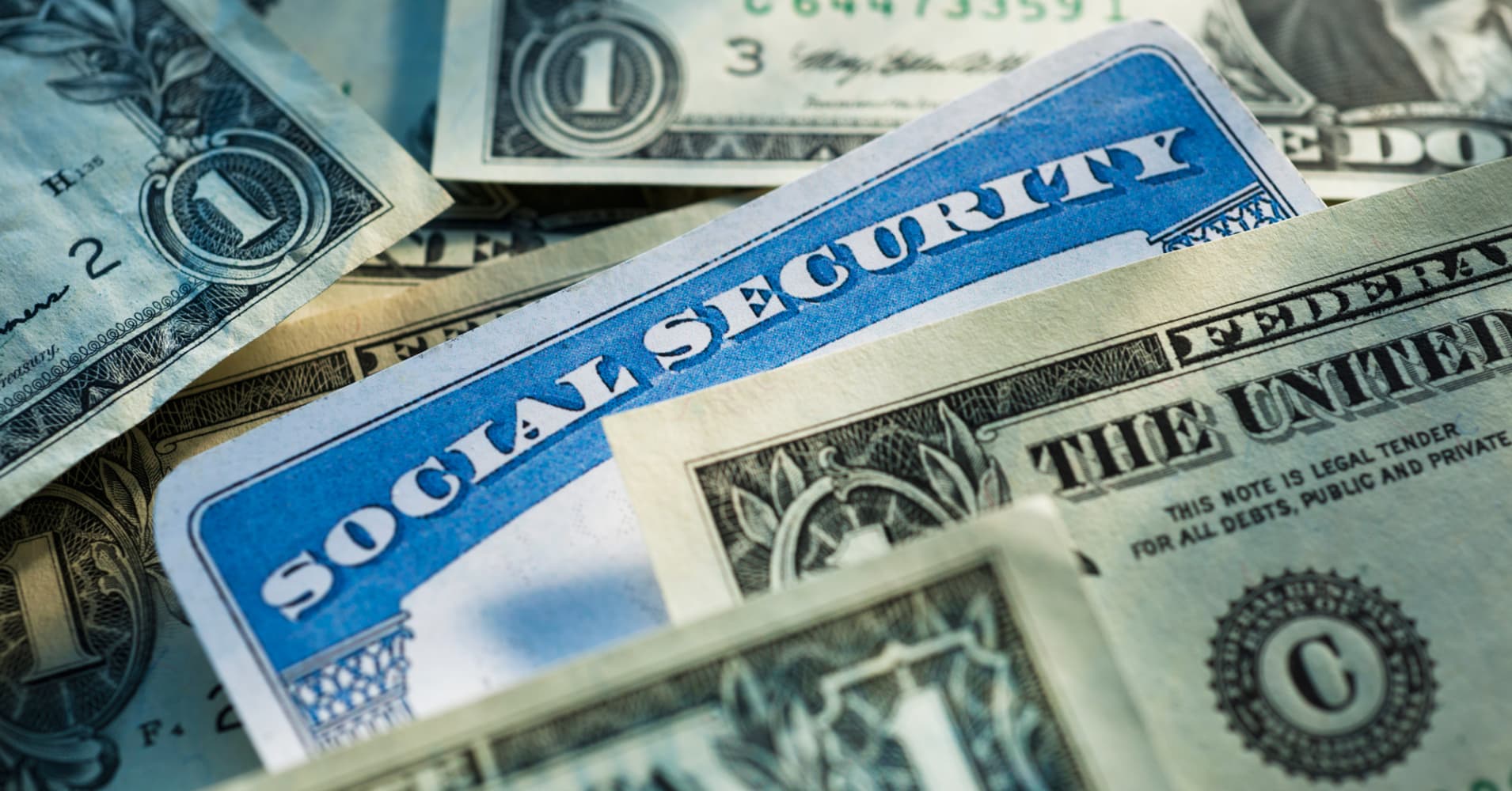 What are the advantages of applying for Social Security benefits online?