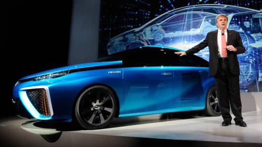 Toyota bumps hydrogen-powered car in the United States by 2015