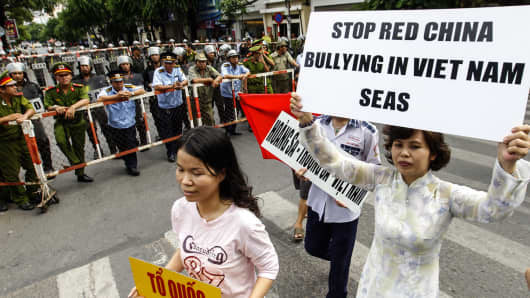 Anti-China protesters march while shouting slogans in Ho Chi Minh City, May 11, 2014.