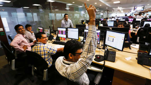 India traders at the Motilal Oswal Financial Services Ltd. office in Mumbai, India.