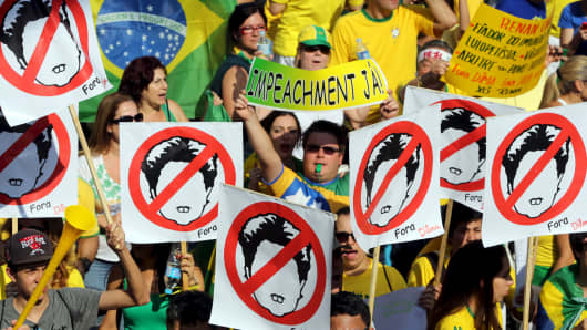 Demonstrators protest against Brazilian President Dilma Rousseff, calling for her impeachment, in Sao Paulo, Aug. 16, 2015.