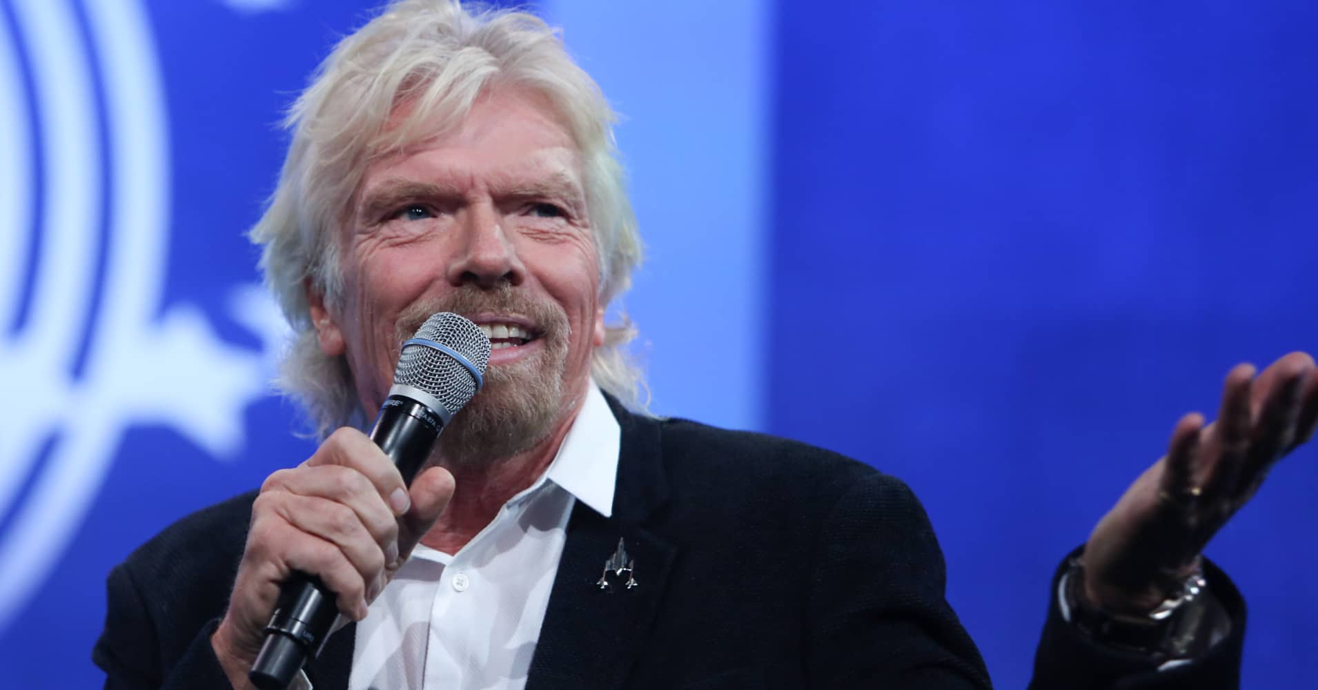 Richard Branson shares the 5 best leadership books he read in 2016 - CNBC