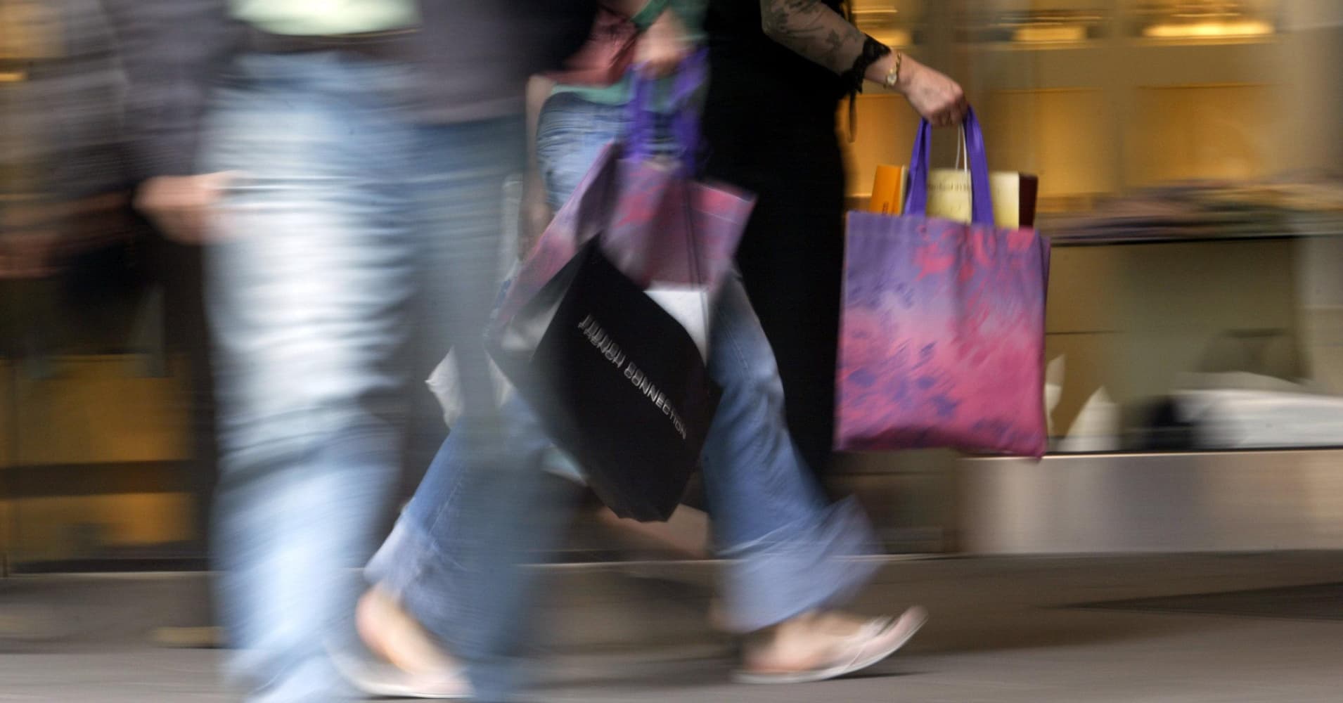 http://www.cnbc.com/2015/12/21/holiday-shopping-buy-this-analyst.html
