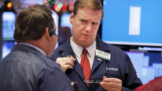 Traders work on the floor of the New York Stock Exchange on Dec. 28, 2015.