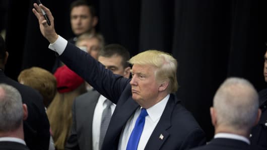 Republican presidential candidate Donald Trump waves to the crowd after a rally March 1, 2016 in Louisville, Kentucky.