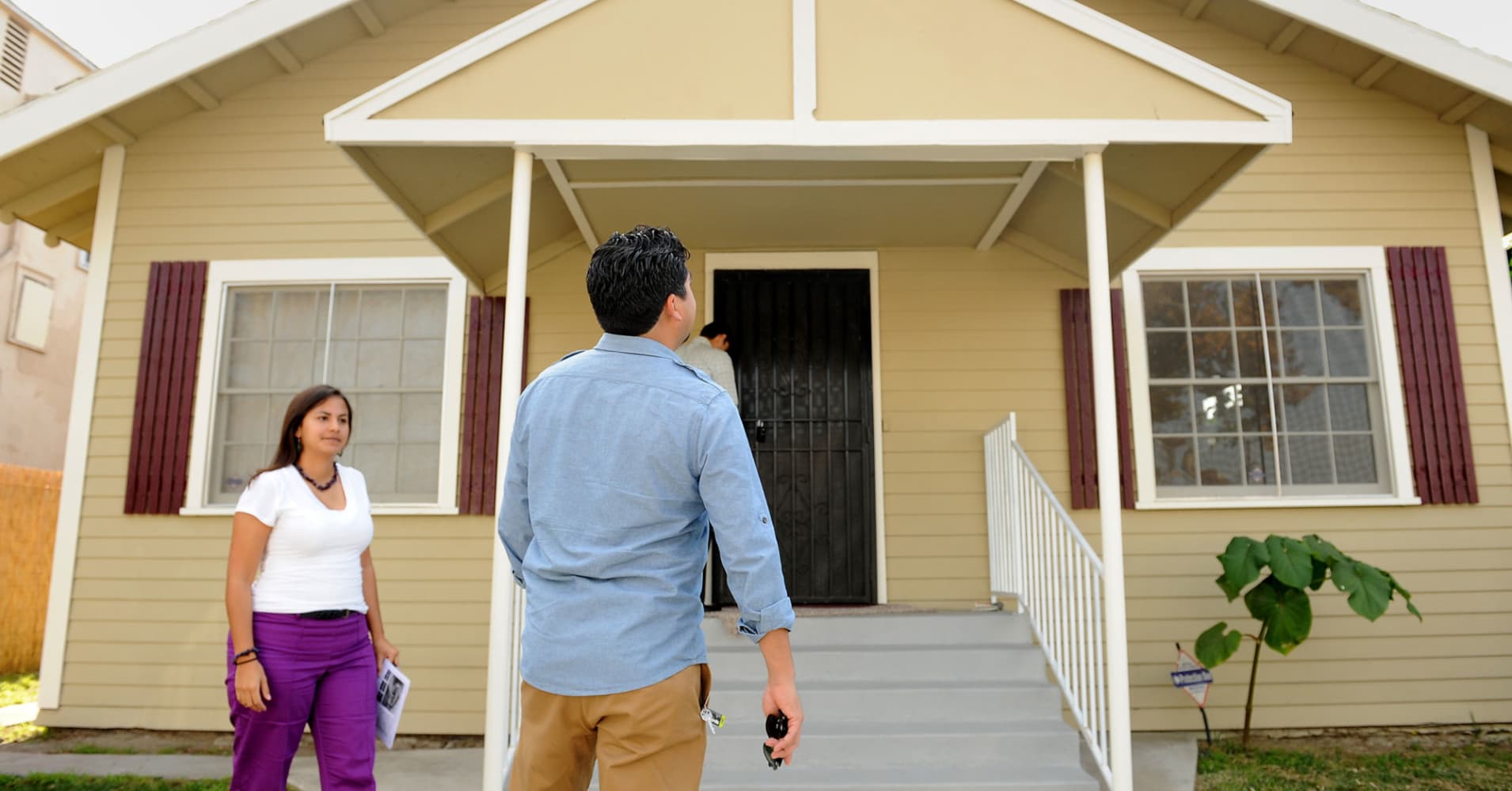 Millennials want to buy houses but can't get mortgages