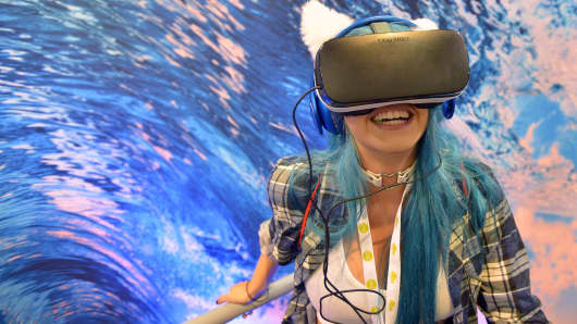 A volunteer experiences the Samsung Gear VR