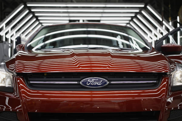 A Ford Escape sports utility vehicle (SUV) undergoes final inspection during production at the Ford Motor Co. assembly plant in Louisville, Kentucky, U.S., on Tuesday, April 28, 2015.