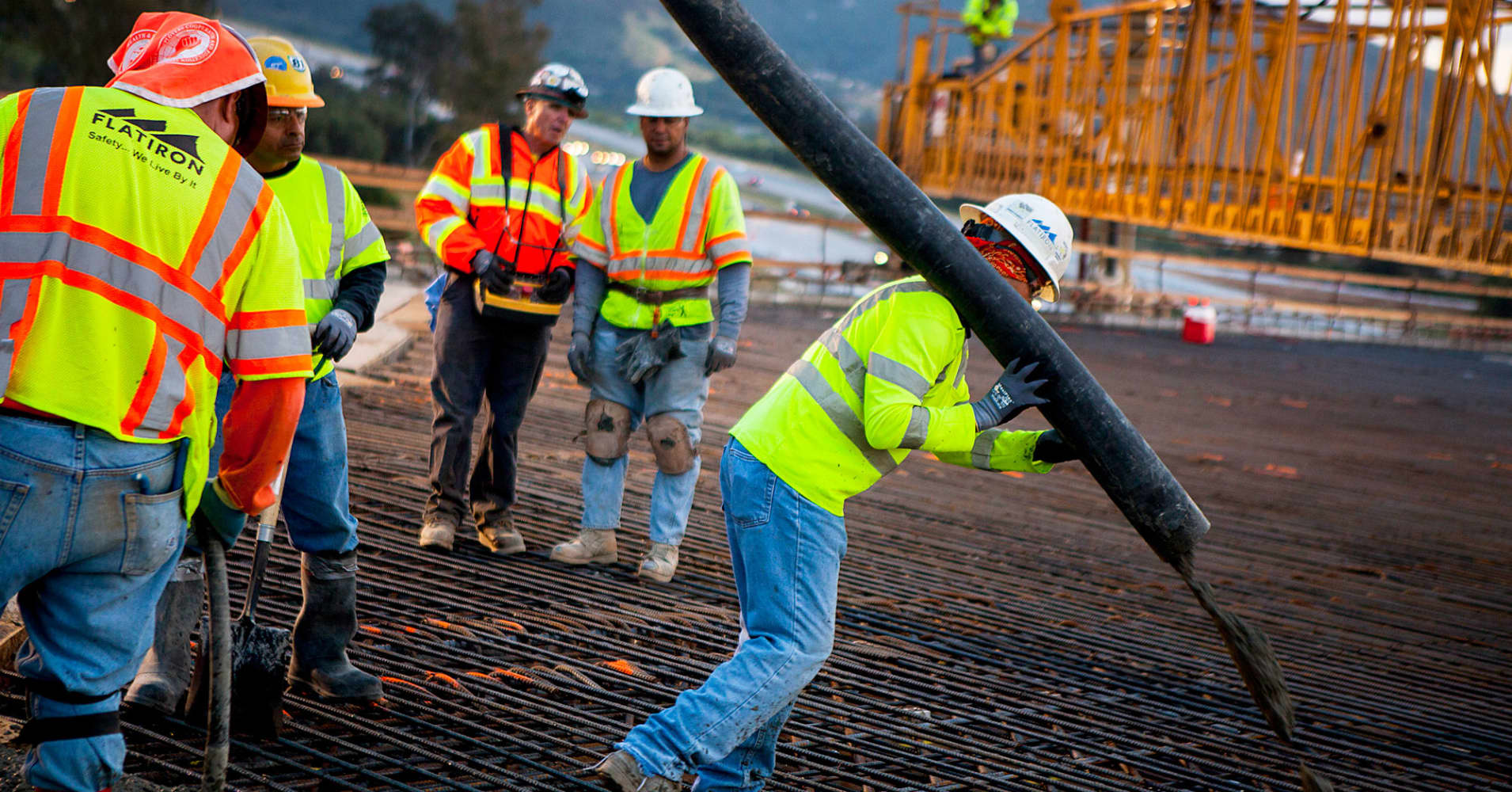 How much money do construction workers make?