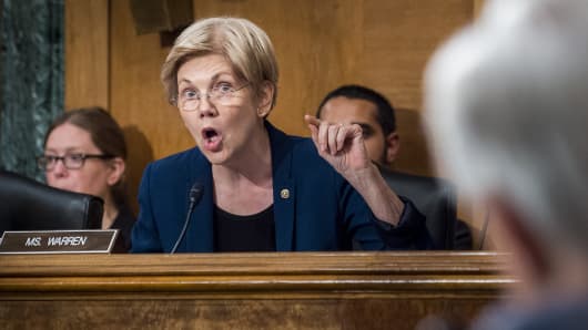 Senator Elizabeth Warren, a Democrat from Massachusetts, questions John Stumpf, chief executive officer of Wells Fargo & Co., during the Senate Committee on Banking, Housing, and Urban Affairs in Washington, D.C., U.S., on Tuesday, Sept. 20, 2016.