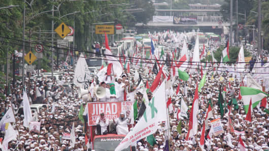 Nov 4, 2016: Thousands protested against Jakarta Governor Basuki Tjahaja Purnama's alleged hate speech at the Presidential Palace. Radical religious group the Islamic Defender Front (FPI) has urged the government to arrest Purnama for religious defamation.