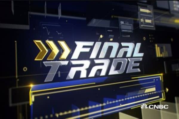 Final Trade: WMT, NFLX & more