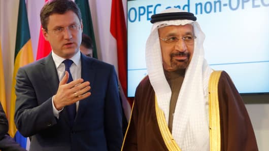 Russia's Energy Minister Alexander Novak (L) and Saudi Arabia's Energy Minister Khalid al-Falih.