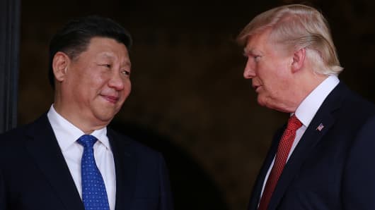 SỈ NHỤC – Trump hạ thấp Trung Quốc như thế nào? 104391801-RTX34GJ2.530x298