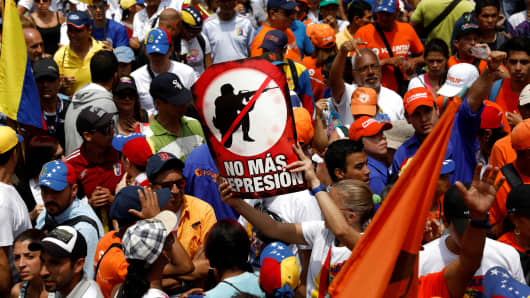 Goldman's Venezuelan Bond Crisis Reflects Danger of High-Yield Risks