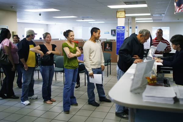 Job seekers stand in line with others looking for jobs at the employment help center in Miami, Florida. (File photo).