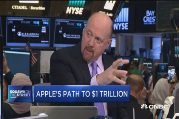 Cramer: iPhone 8 cycle will be a big one