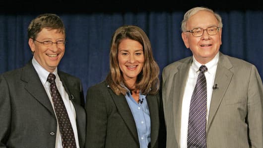 Bill Gates, Melinda Gates and Warren Buffett at a 2006 news conference announcing Buffett's plans to give billions to the Gates Foundation