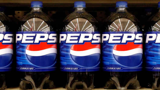 Pepsi bottles line the self of a supermarket in Springfield, Ill., Tuesday, July 11, 2006.  PepsiCo Inc., the No. 2 soft-drink maker, said second-quarter profit jumped 14 percent, helped by sales of non-carbonated beverages.  (AP Photo/Seth Perlman)