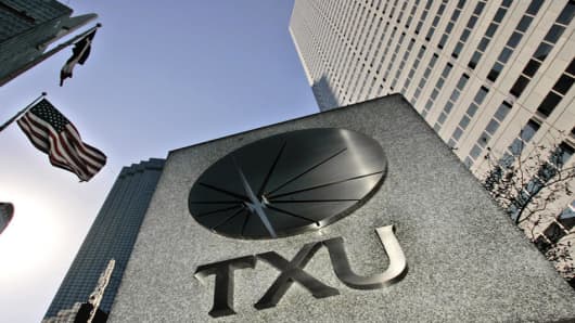 A TXU sign is shown in downtown Dallas, Monday Feb. 26, 2007.  TXU Corp., Texas' largest electricity producer, said it has agreed to be sold to a group of private-equity firms for about $32 billion in what would be the largest private buyout in U.S. corporate history if shareholders and regulators go along. (AP Photo/LM Otero)