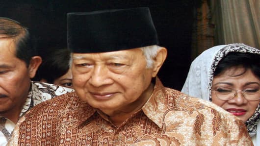 ** FILE ** Former Indonesian President Suharto, center, walks with her daughter Siti Hardiyanti Rukmana, right, and aide during the celebrations of his 86th birthday at his home in Jakarta, Indonesia, in this June 8, 2007, file photo. Prosecutors filed a civil lawsuit against former Indonesian dictator Suharto on Monday July 9, 2007, seeking US$1.54 billion (euro1.13 billion) in damages and funds allegedly stolen from the state during his 32 years in power. (AP Photo/Edo, FILE)
