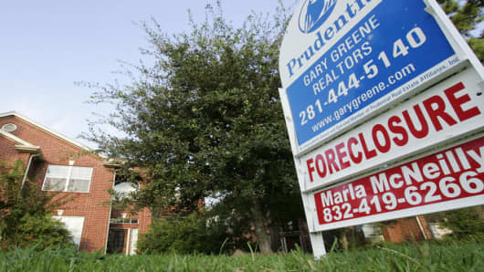A foreclosure home for sale is shown Tuesday, Aug. 22, 2006 in Spring, Texas. Sales of previously owned homes plunged in July to the lowest level in 2 1/2 years and the inventory of unsold homes climbed to a new record high, fresh signs that the housing market has lost steam. (AP Photo/David J. Phillip)