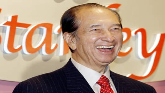 Macau tycoon Stanley Ho smiles during a party to celebrate his 85th birthday in Hong Kong Monday, Nov. 20, 2006. (AP Photo/Vincent Yu)