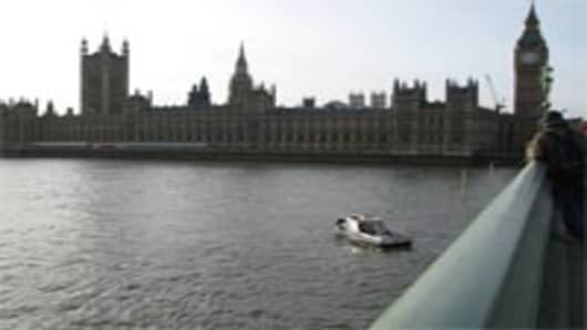 UK_parliament_river_200.jpg
