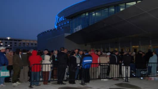 Hundreds arrived early in the morning at the 2007 annual meeting, waiting to get into the Qwest Center
