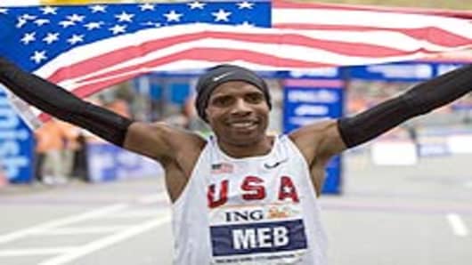 Meb Keflezighi of the US celebrates his victory in the New York City Marathon November 1, 2009 in New York