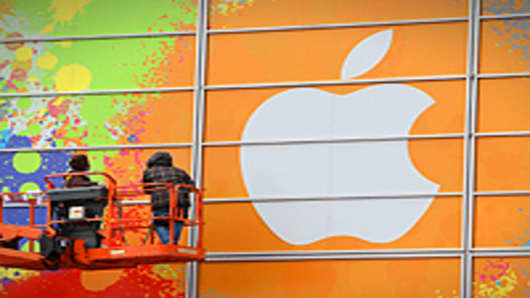 Workers apply the Apple logo to the exterior of the Yerba Buena Center for the Arts in preparation for an Apple special event January 26, 2010 in San Francisco, California.