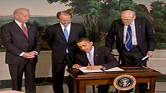 obama_signing_reform_2_200.jpg