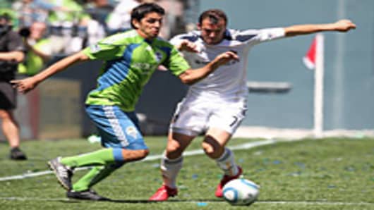 Leonardo Gonzalez of the Seattle Sounders FC battles Chris Klein of the Los Angeles Galaxy on May 8, 2010 at Qwest Field in Seattle, Washington.The Galaxy defeated the Sounders 4-0.