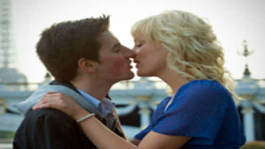 couple_kissing_200.jpg