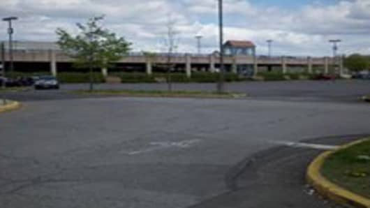 Nanuet Mall empty parking lot