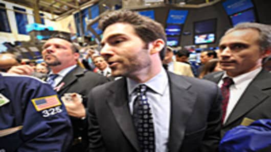 Linkedin CEO Jeff Weiner (C) walks to the trading post after the ringing of the opening bell of the New York Stock Exchange May 19, 2011 during the initial public offering of the company.