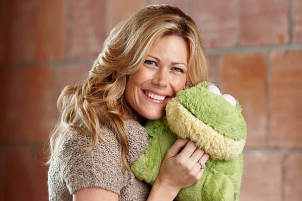 The idea for Pillow Pets dawned on Jennifer Telfer after watching her young sons smash down their stuffed animals in order to sleep on them like pillows. So she set about creating stuffed animals that unfolded into plush pillows. Telfer and her husband decided to wholesale the products themselves in 2003 through their company, CJ Products. She began by hawking them at a mall kiosk during the holiday season, and then at a home show two weeks after Christmas. When the products nearly sold out, Tel