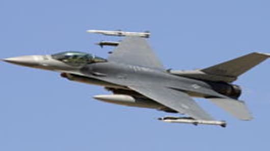 An F-16C Fighting Falcon flies by during a U.S. Air Force firepower demonstration at the Nevada Test and Training Range September 14, 2007 near Indian Springs, Nevada.
