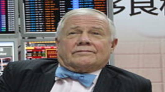 American investor and financial commentator Jim Rogers visits a branch of Xiangcai Securities  in Wenzhou, Zhejiang Province of China.