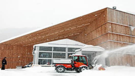 Clearing the snow in front of the main entrance of the Davos Congress Centre, venue of the upcoming Annual Meeting 2012 of the World Economic Forum in Davos, Switzerland, January 22, 2012.