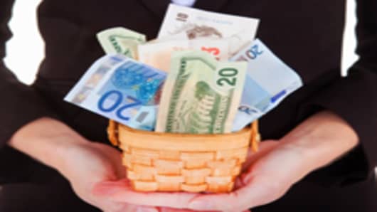 Hands-holding-basket-of-mixed-currencies_200.jpg