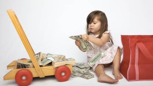 little-girl-with-money-200.jpg