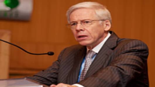 Charles Dallara, managing director of the Institute of International Finance (IIF).