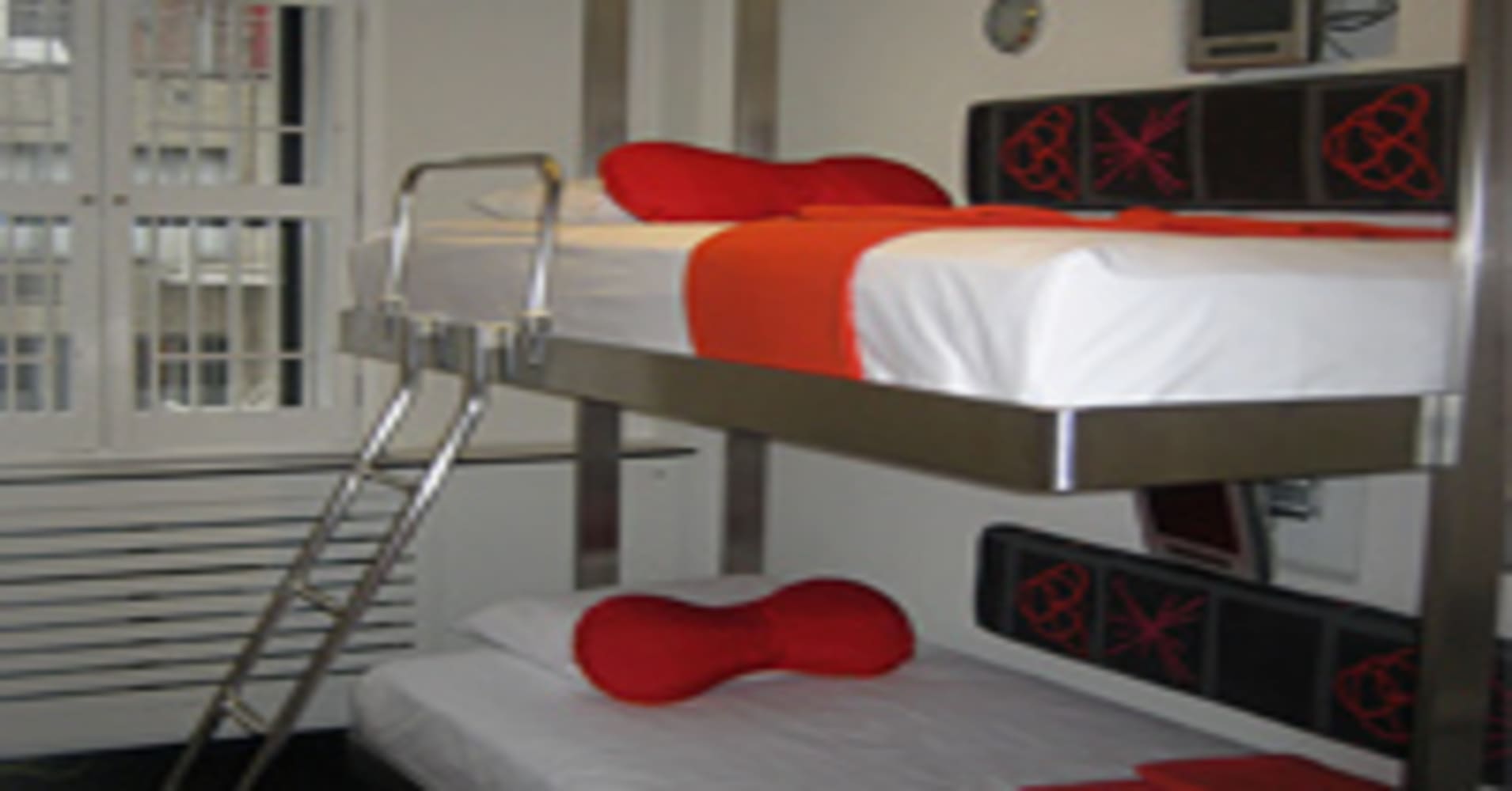 Luxury In A Tomb Size Hotel Room, Hotels With Bunk Beds Nyc