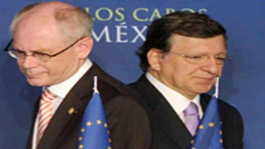 European Council President Herman Van Rompuy (L) and European Commission President Jose Manuel Durao Barroso (R) arrive to give a press conference in Los Cabos, Baja California, Mexico on June 18, 2012 before the opening of the G20 leaders Summit.