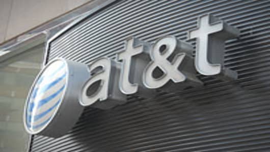 AT&T Profit Beats Estimates as Revenue Base Grows
