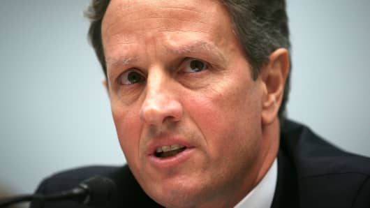 Geithner Likely to Stay at Treasury Until ‘Fiscal Cliff’ Deal