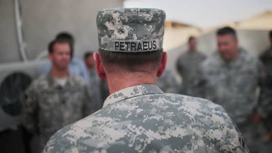 General David Petraeus (C) meets young officers October 28, 2009 at Forward Operating Base Wilson in Kandahar Province, Afghanistan.